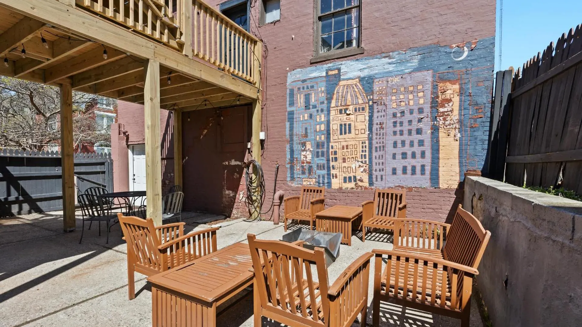 Cozy Top-Floor Retreat In The Heart Of Louisville Daire